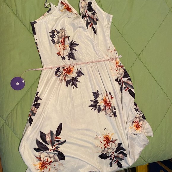 Styleword V-neck Dress - Picture 3 of 4